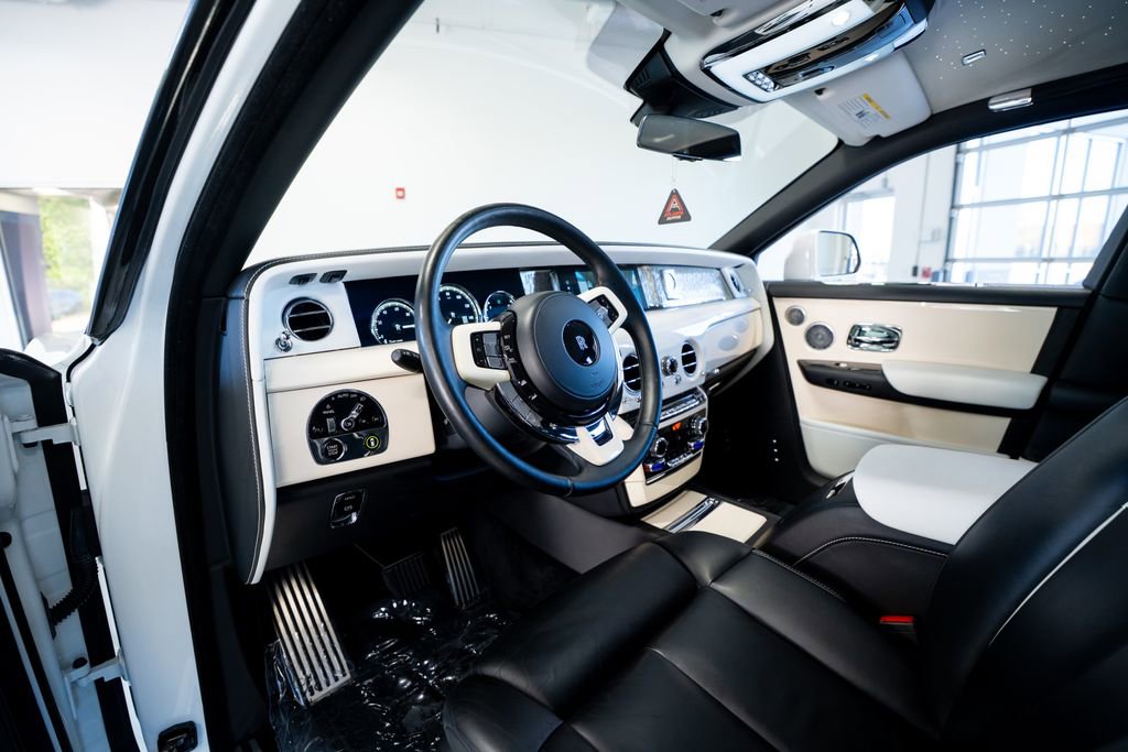 Used 2019 Rolls-Royce Phantom Sedan image 23