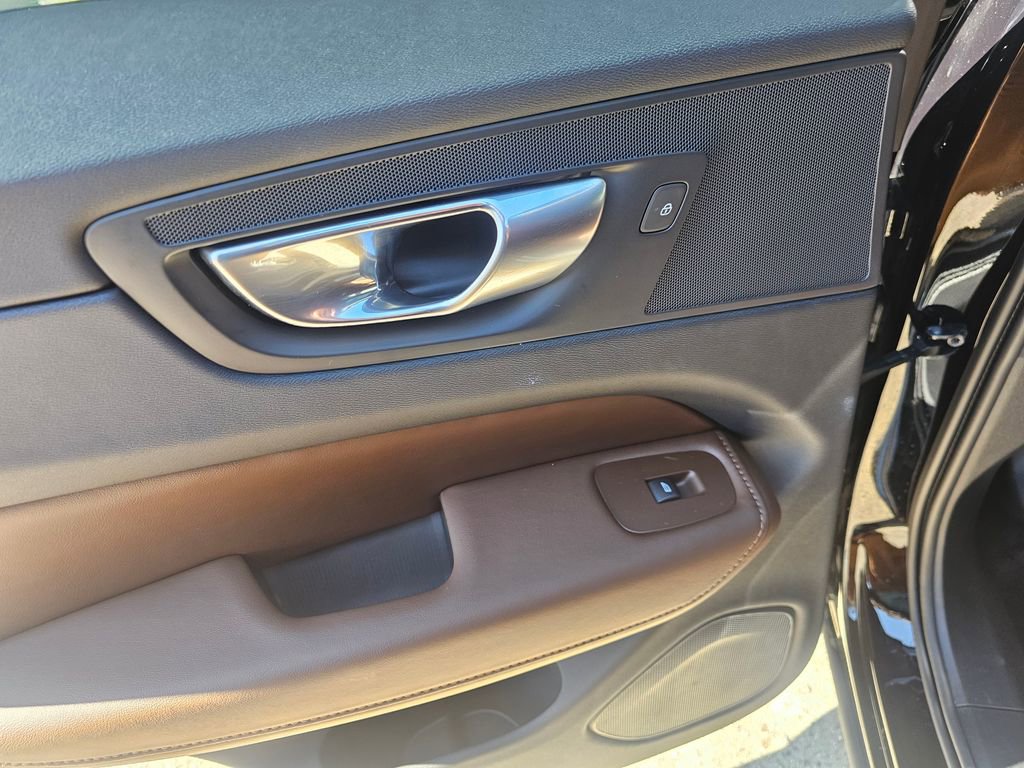 Certified 2024 Volvo XC60 B5 Plus image 16