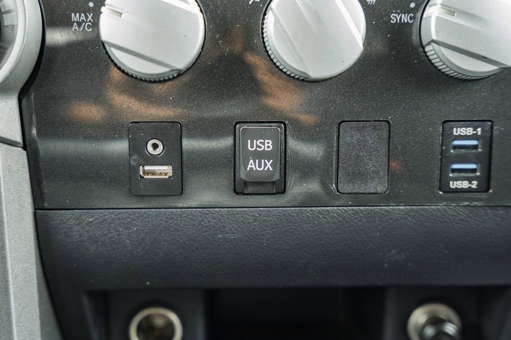 Used 2010 Toyota Tundra 4x4 CrewMax image 33