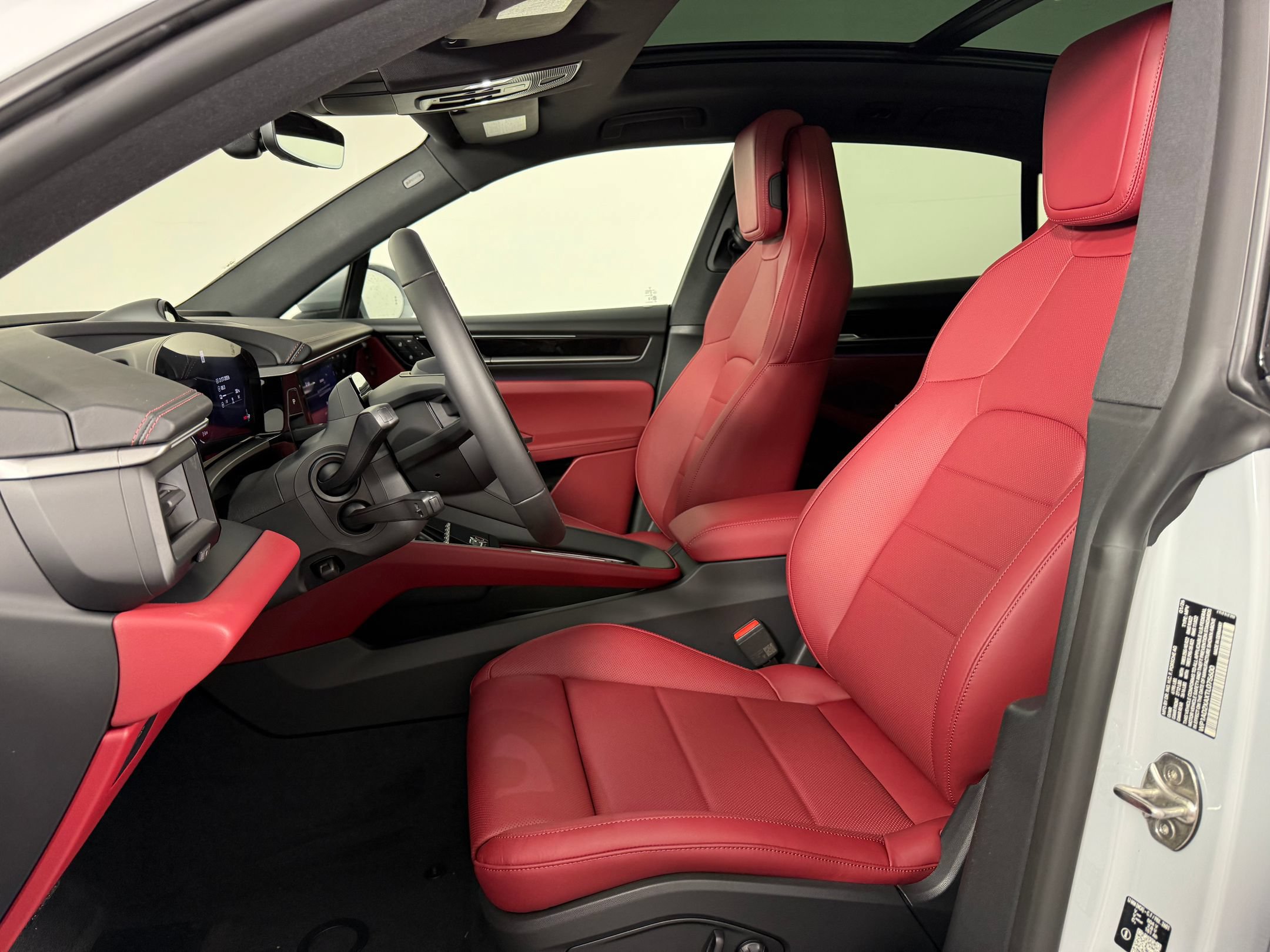 Certified 2026 Porsche Macan Electric RWD image 5