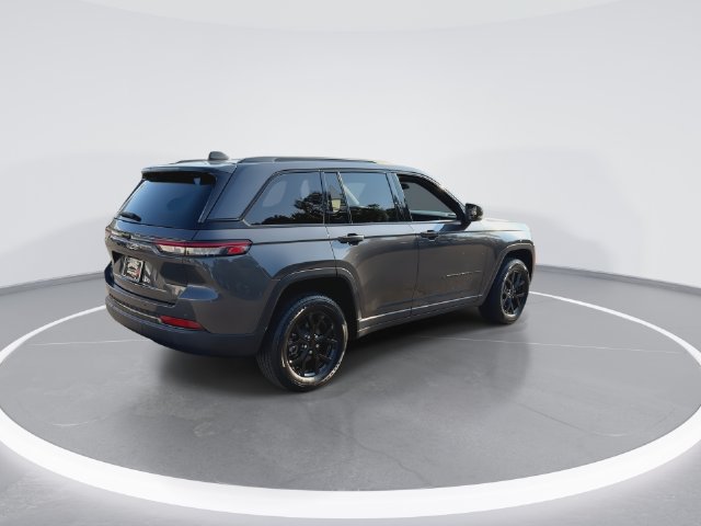 Used 2024 Jeep Grand Cherokee Altitude AWD/4WD image 8