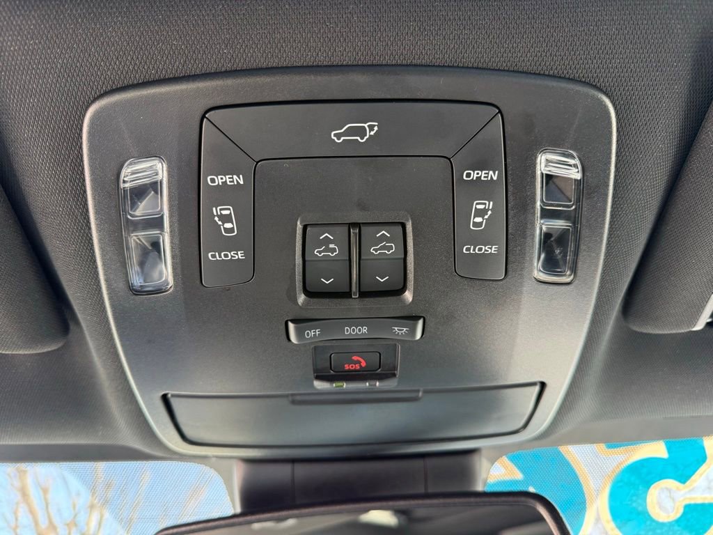 Used 2025 Toyota Sienna XSE w/ XSE Plus Package image 24