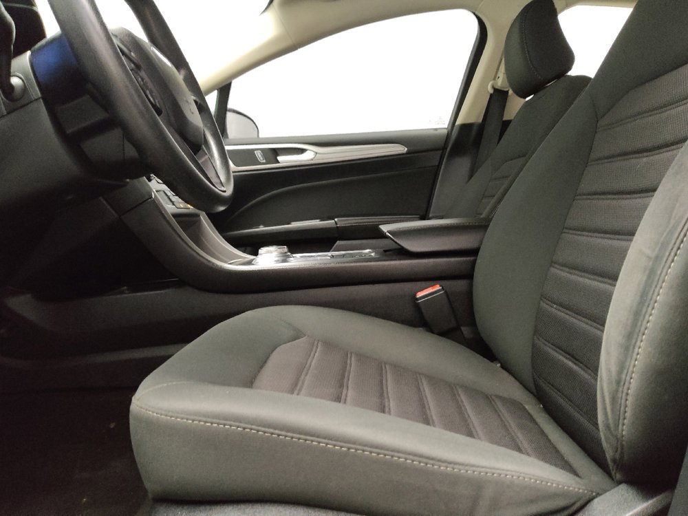 Used 2020 Ford Fusion SE FWD image 17