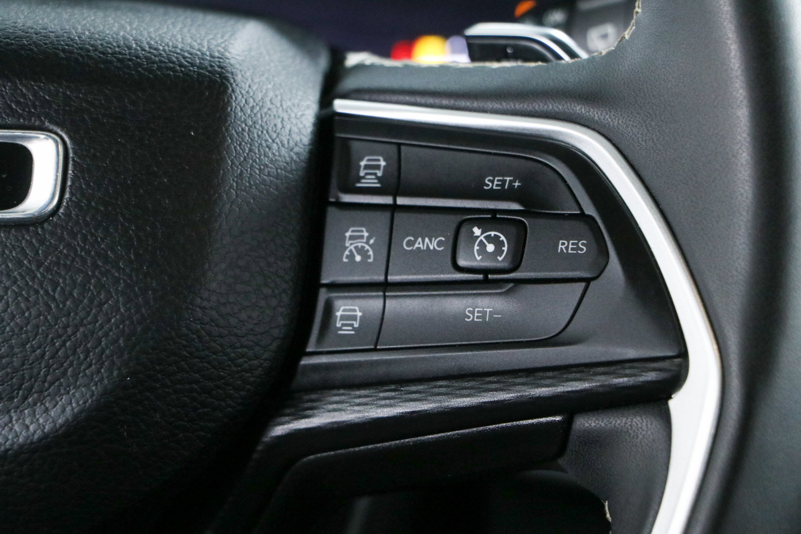 Used 2023 Jeep Grand Cherokee Altitude AWD/4WD image 14