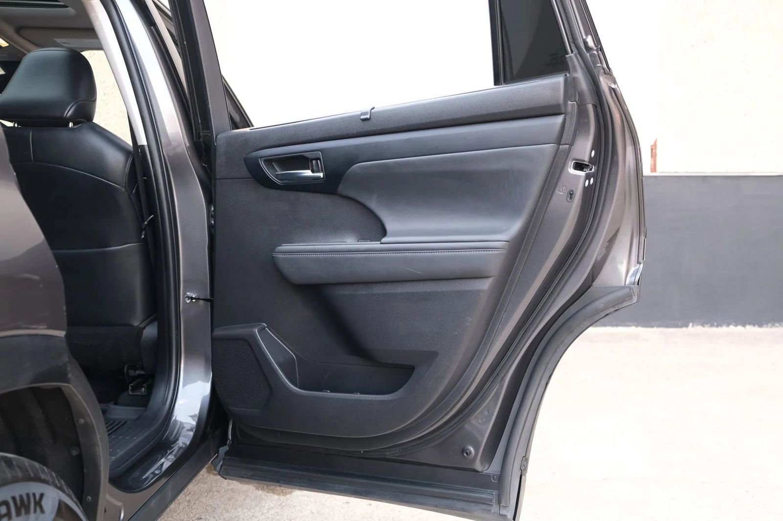 Used 2022 Toyota Highlander XLE image 28