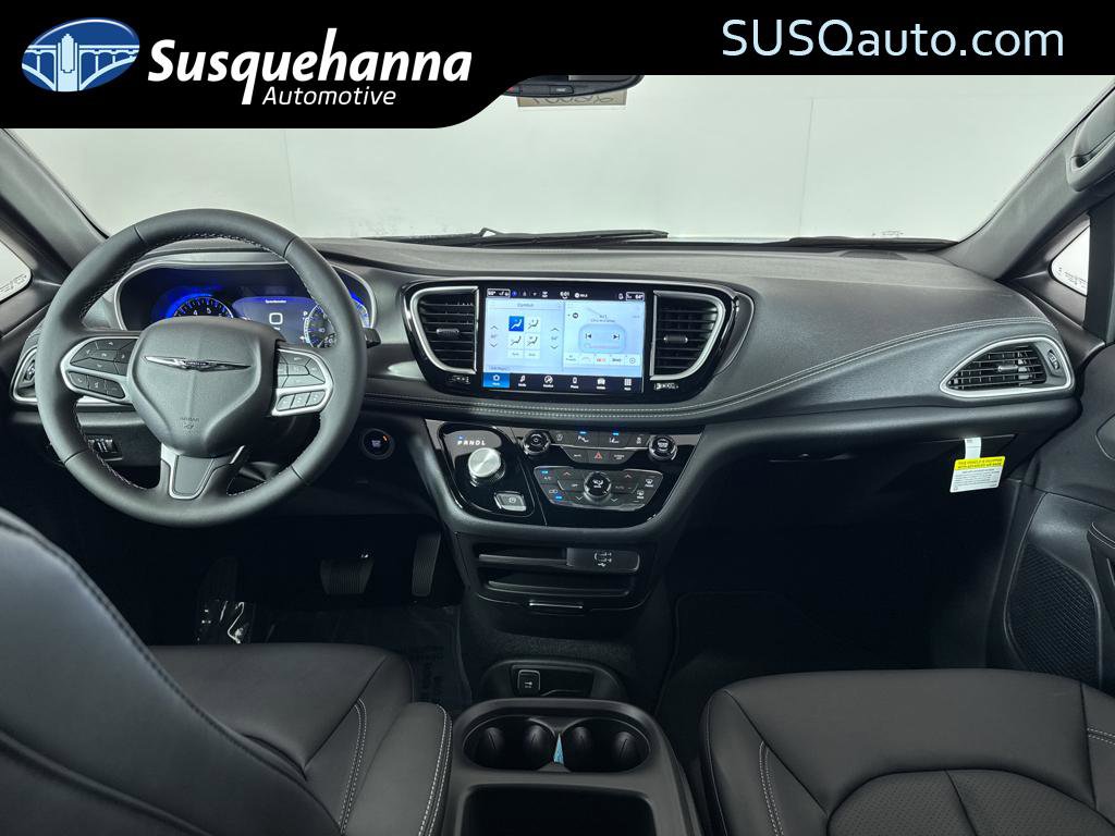 New 2026 Chrysler Pacifica Select image 3