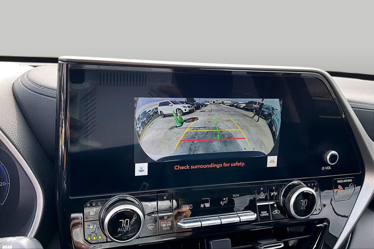 Used 2024 Toyota Highlander Limited FWD image 25