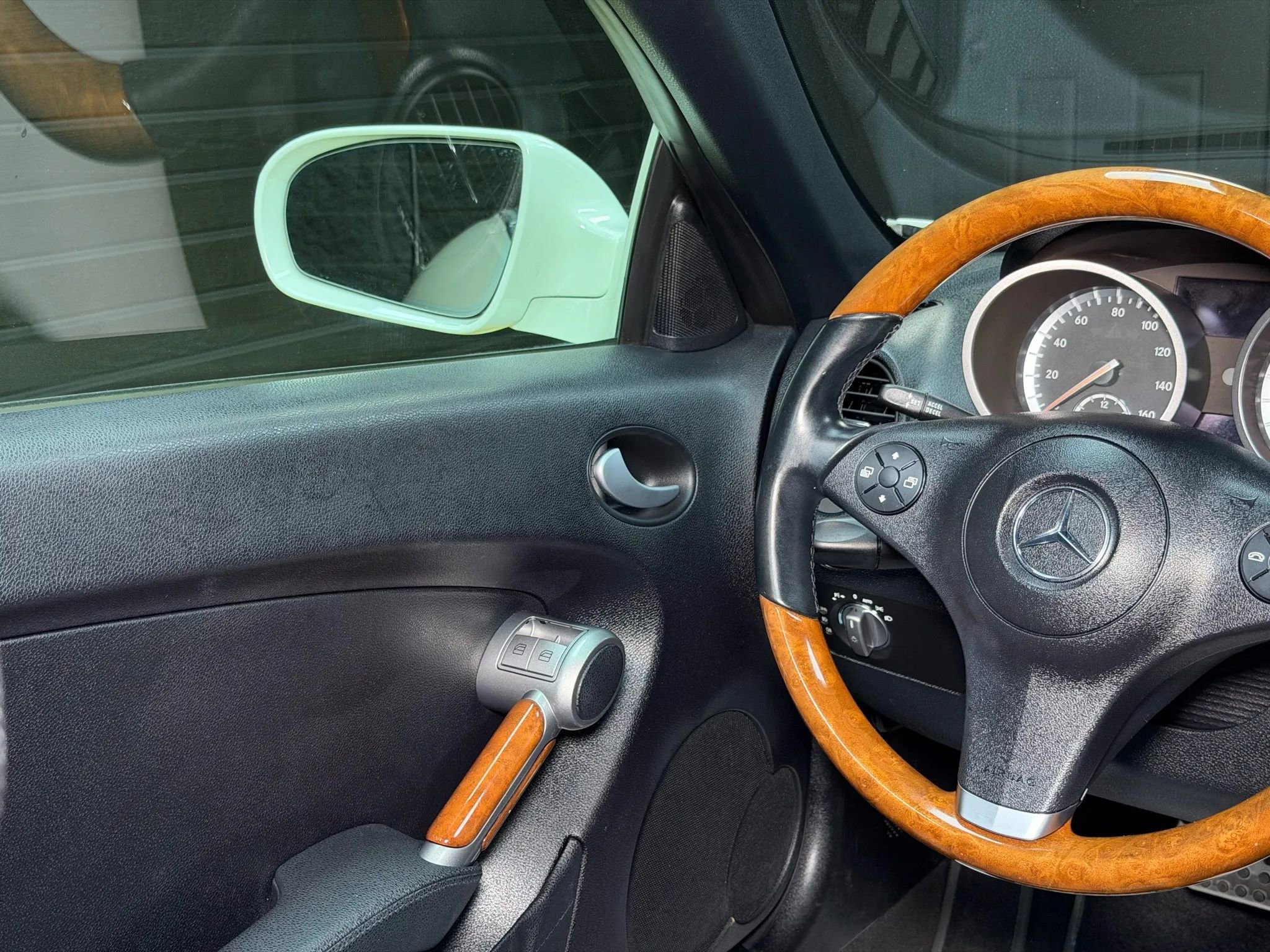 Used 2011 Mercedes-Benz SLK 300 image 17