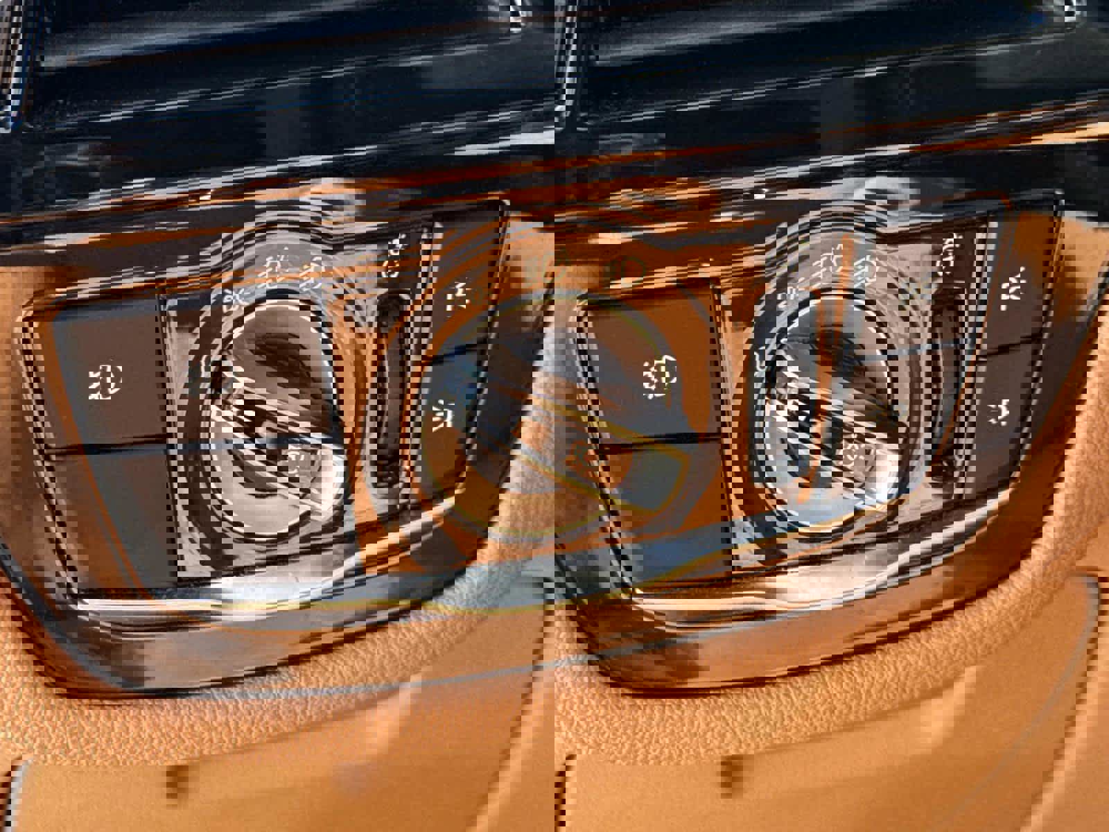 Used 2018 BMW 540i xDrive w/ M Sport Package image 28