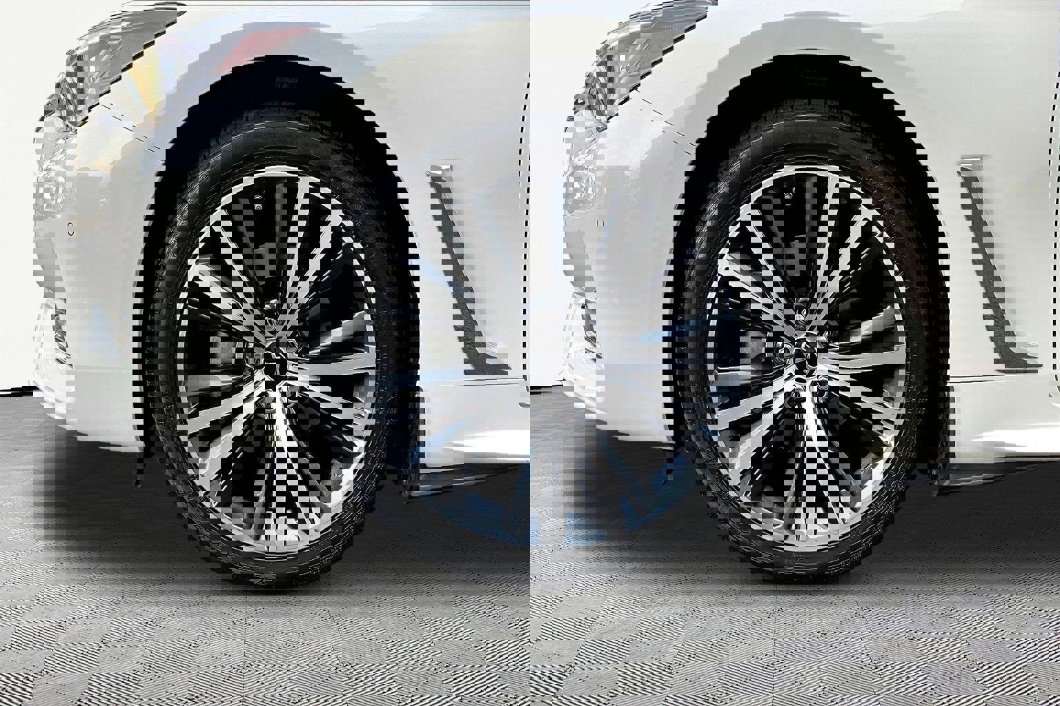 Used 2022 INFINITI Q60 3.0t Luxe w/ Essential Package image 33