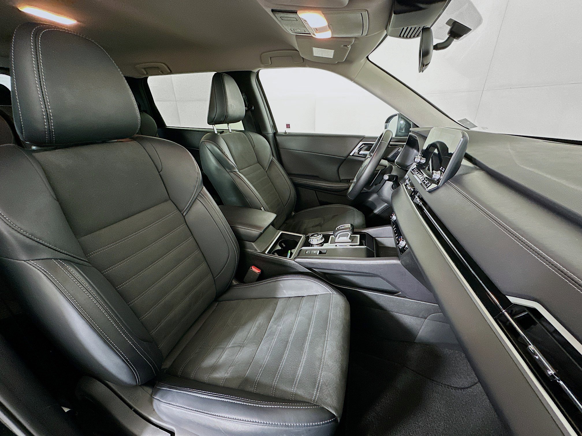 Used 2024 Mitsubishi Outlander SE Black Edition image 34