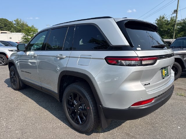 New 2026 Jeep Grand Cherokee Altitude AWD/4WD image 11