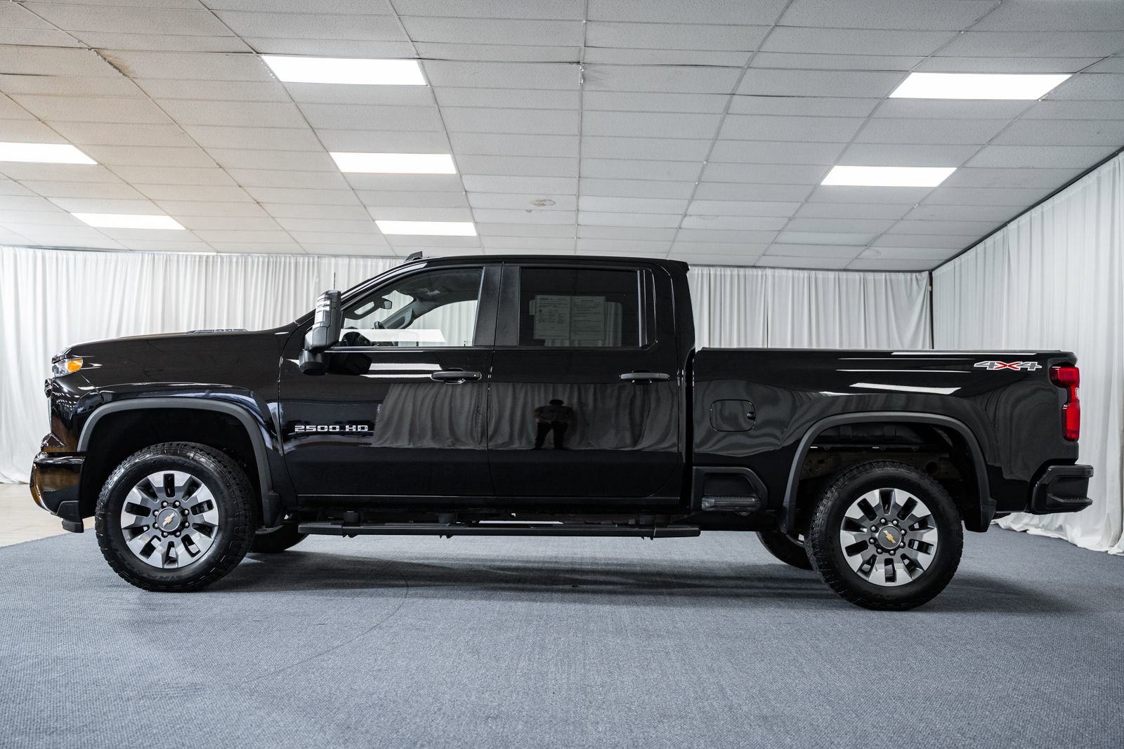 Used 2024 Chevrolet Silverado 2500 Custom image 5