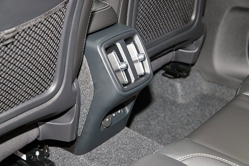 New 2026 Volvo XC40 B5 Plus w/ Protection Package Premier image 21