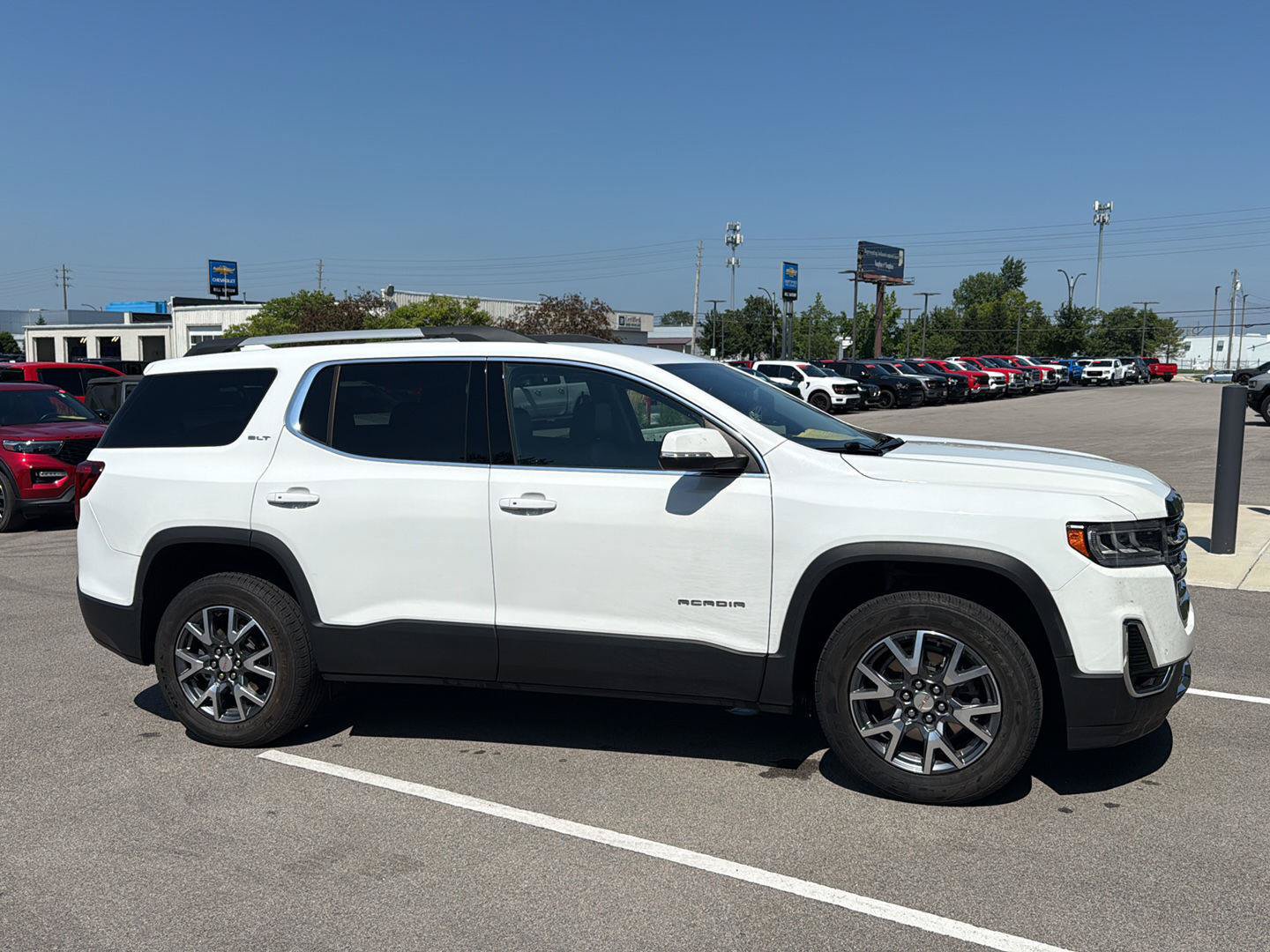 Used 2023 GMC Acadia SLT FWD image 2