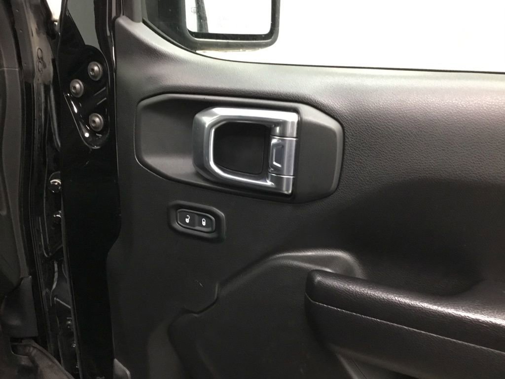 Used 2021 Jeep Gladiator Willys image 19