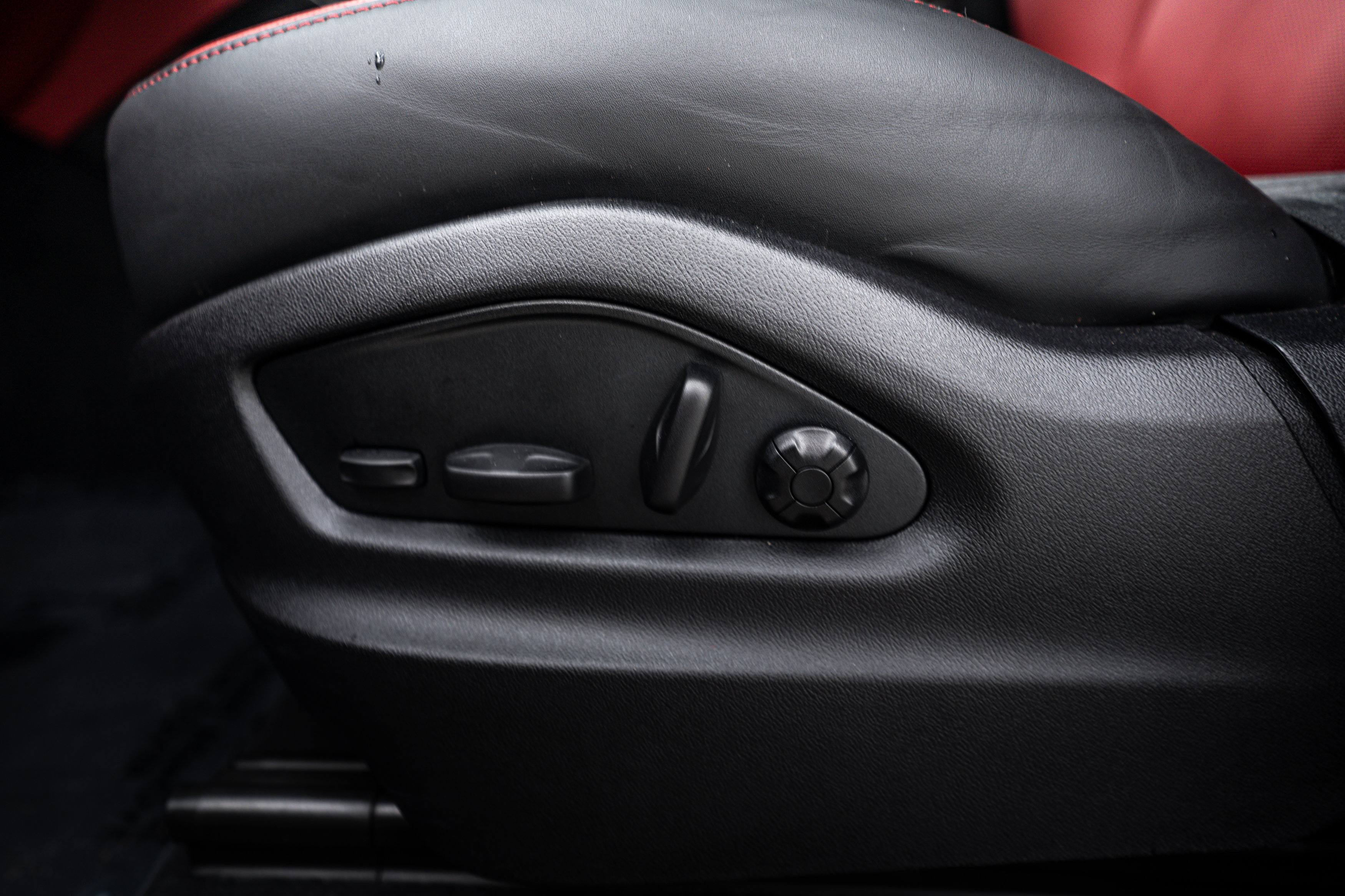 Certified 2026 Porsche Cayenne Turbo AWD/4WD image 21