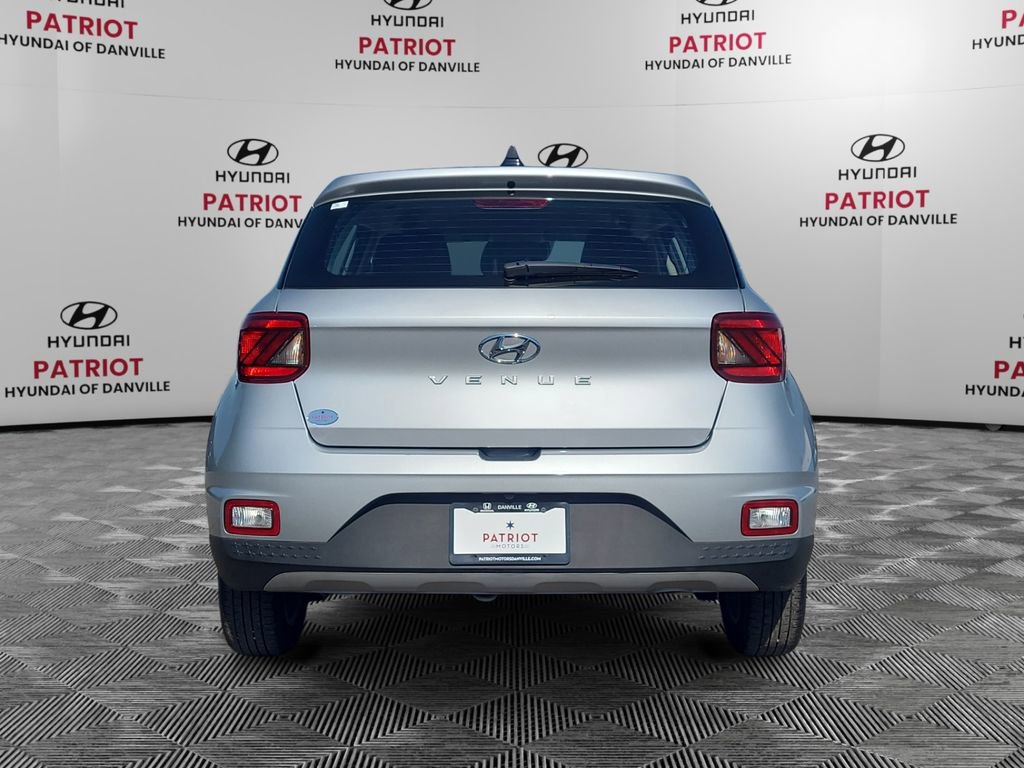 Used 2022 Hyundai Venue SE w/ Cargo Package FWD image 4
