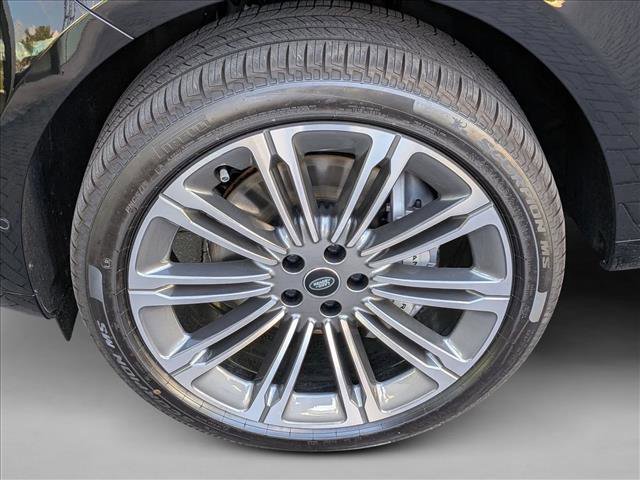 New 2025 Land Rover Range Rover SE image 9