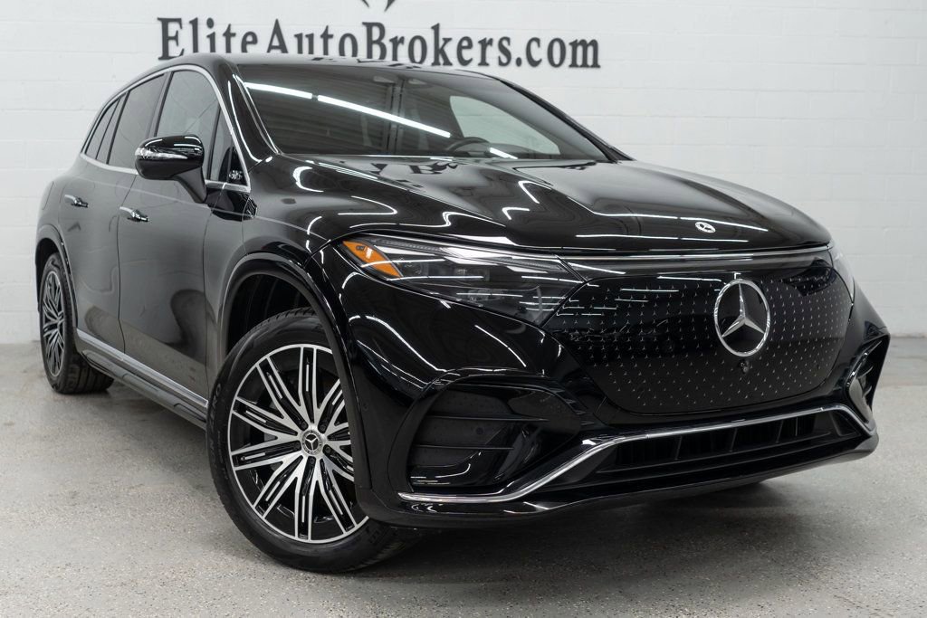 Used 2023 Mercedes-Benz EQS 580 4MATIC SUV w/ Exclusive Trim Package image 6