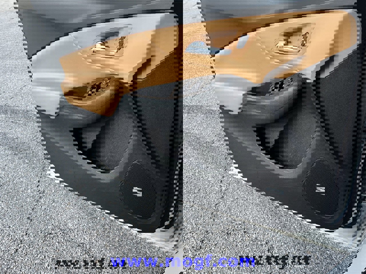 Used 2018 Chevrolet Volt Premier w/ Driver Confidence Package image 17