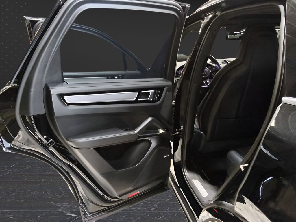 Used 2023 Porsche Cayenne Turbo image 17