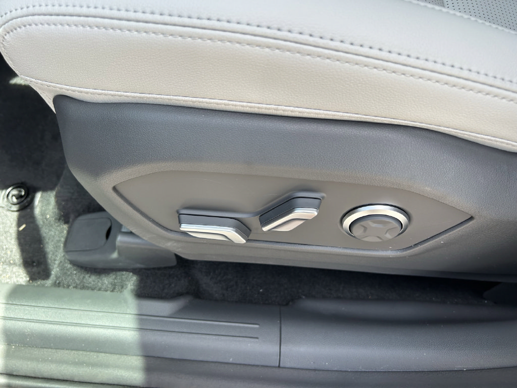 New 2026 Hyundai Santa Fe Limited FWD image 22