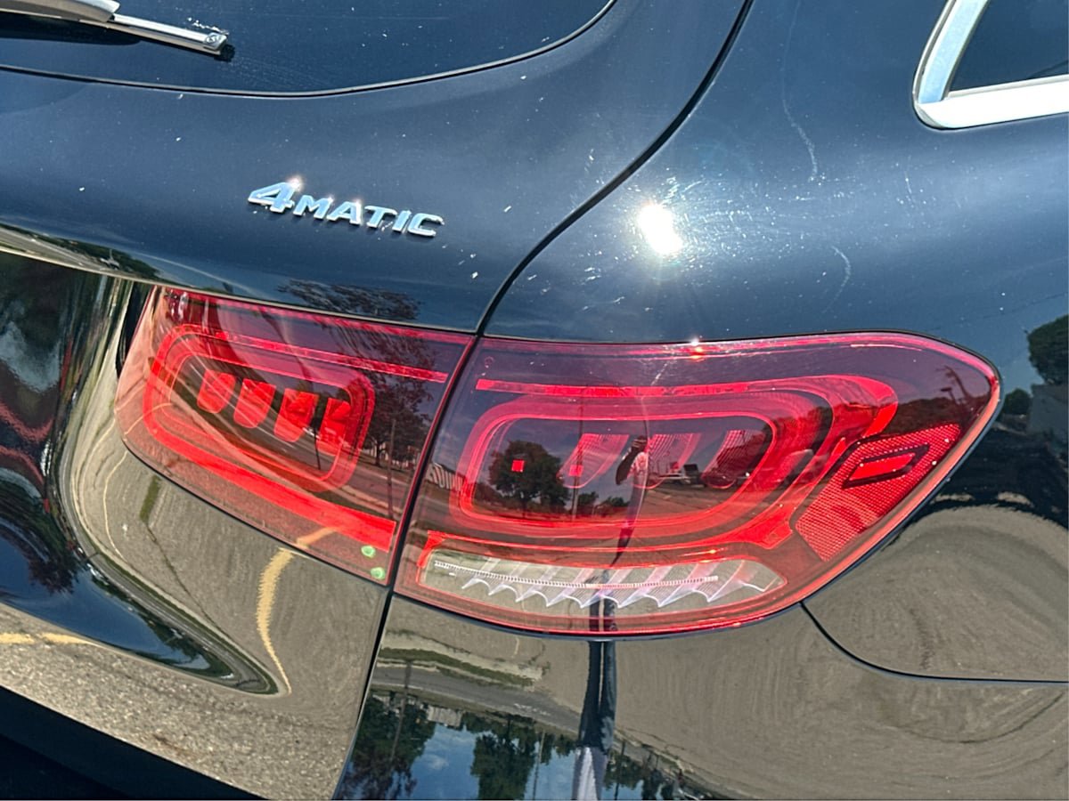 Used 2020 Mercedes-Benz GLC 300 4MATIC w/ Premium Package image 33