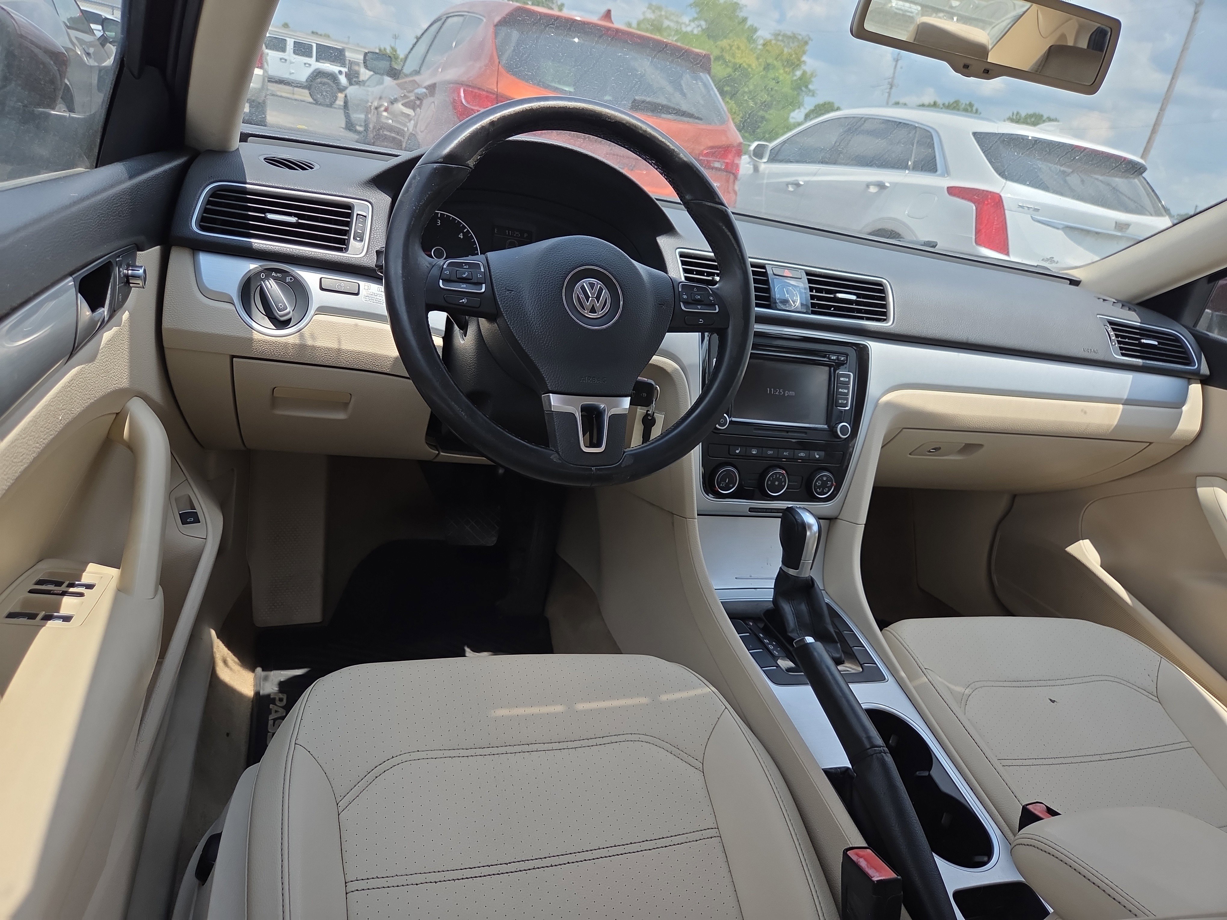 Used 2013 Volkswagen Passat TDI SE image 12