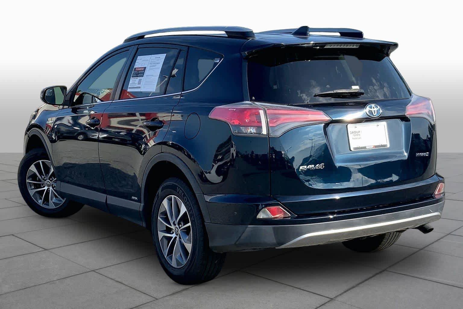 Used 2018 Toyota RAV4 LE AWD/4WD image 12