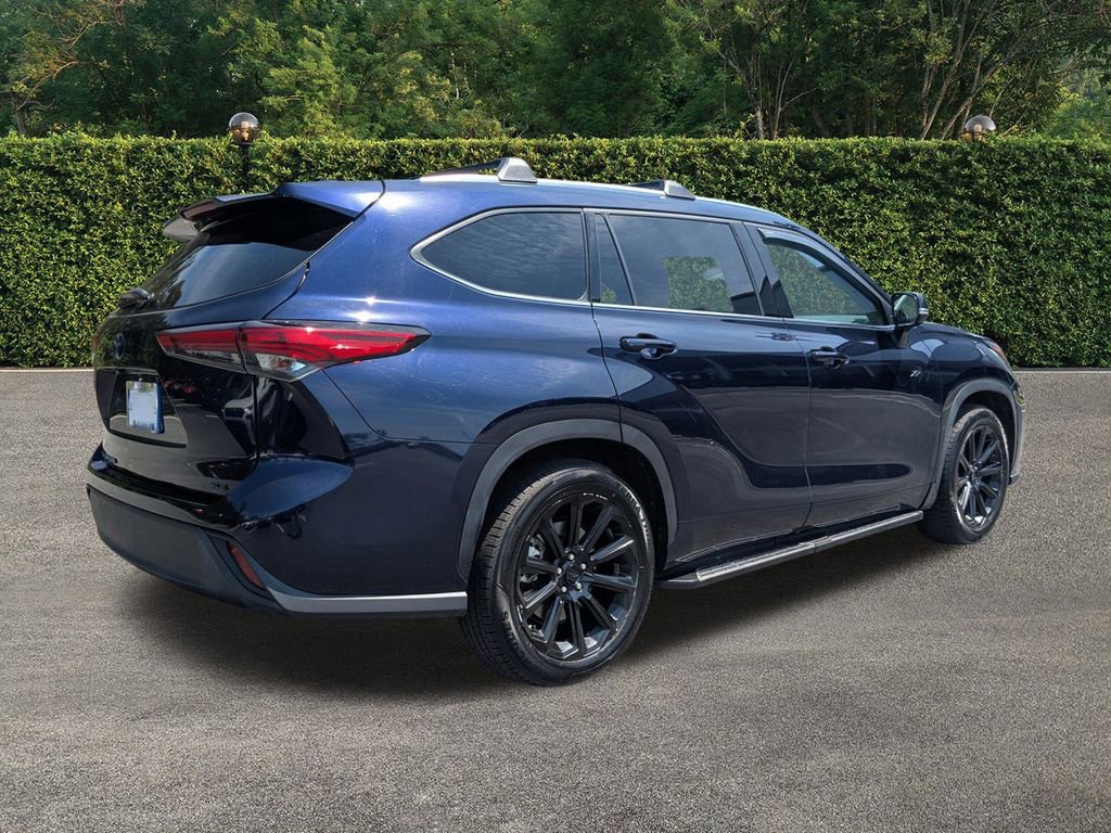 Used 2021 Toyota Highlander XLE FWD image 4