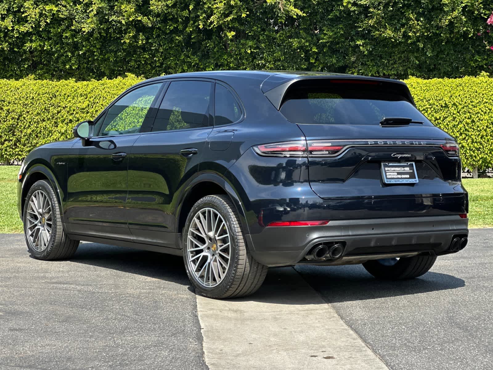 Used 2023 Porsche Cayenne AWD/4WD image 3