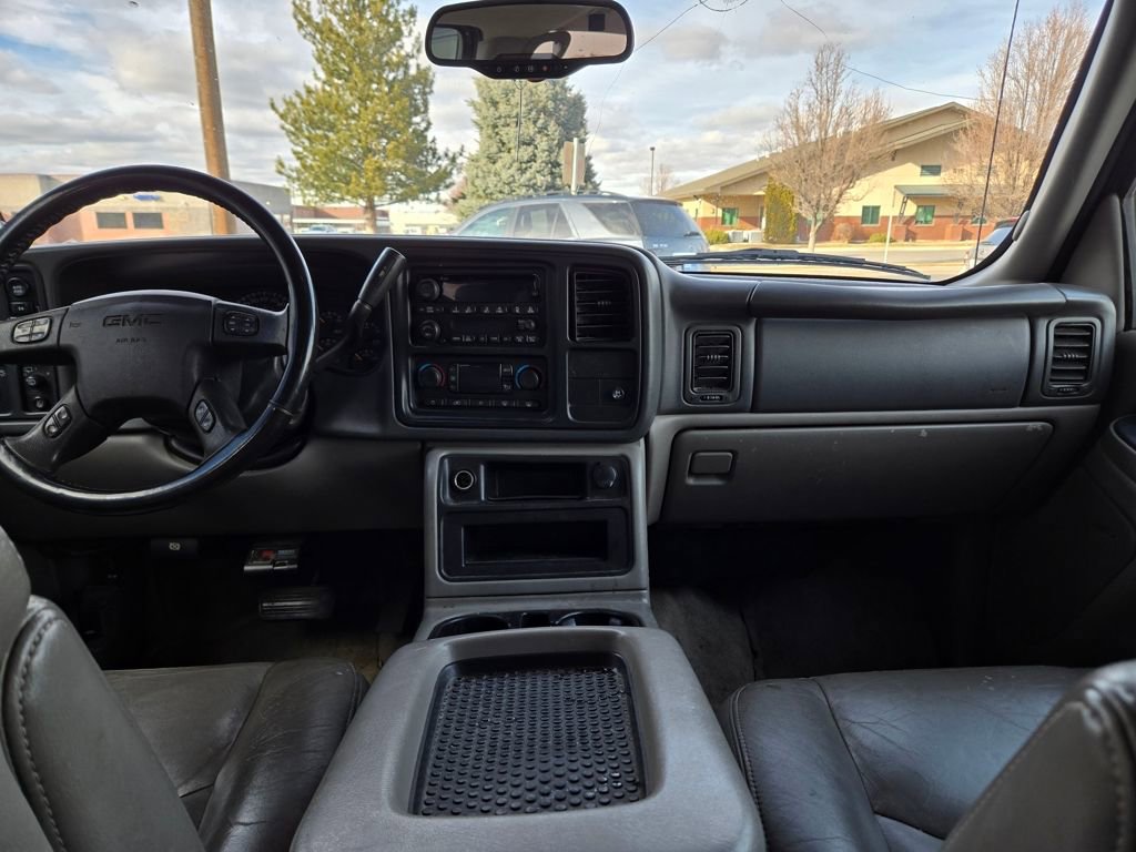 Used 2006 GMC Yukon XL SLT w/ SLT Preferred Equipment Group AWD/4WD image 16