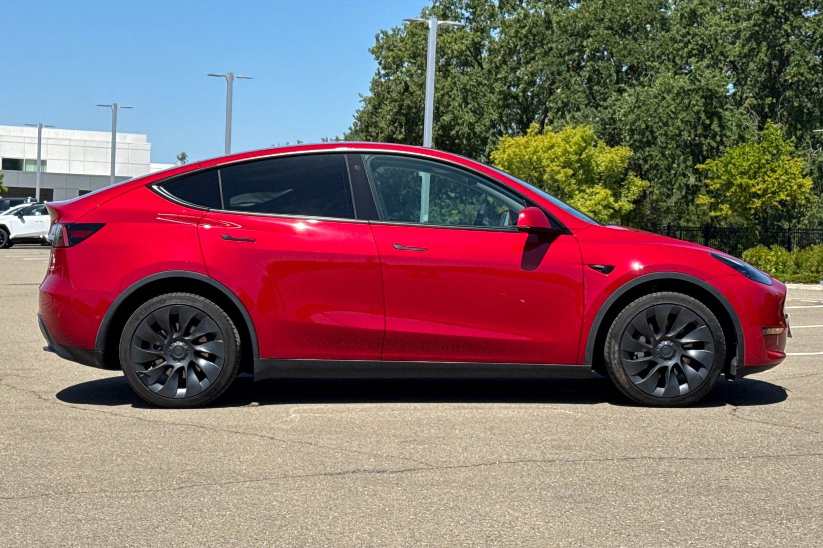 Used 2022 Tesla Model Y Long Range AWD/4WD image 3