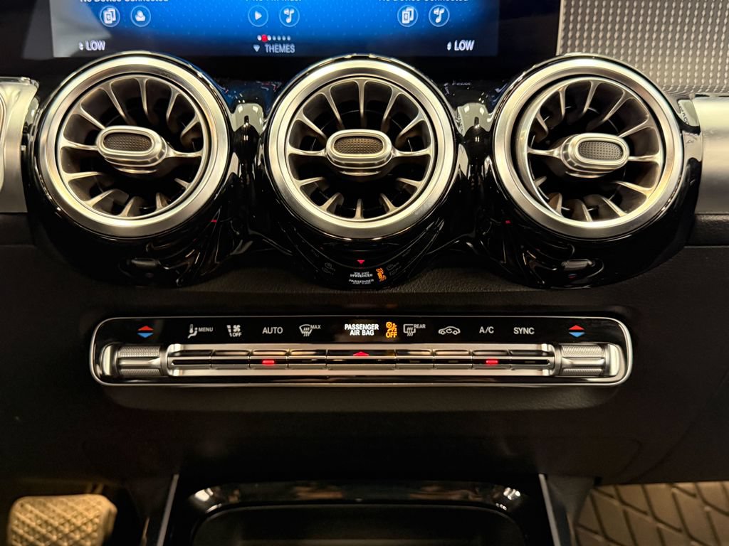 Used 2021 Mercedes-Benz GLB 250 image 24