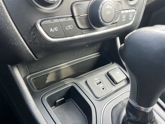 Used 2020 Jeep Cherokee Latitude Plus image 33