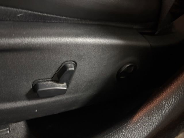 Used 2018 Chrysler 300 Limited w/ Safetytec Plus Group image 16