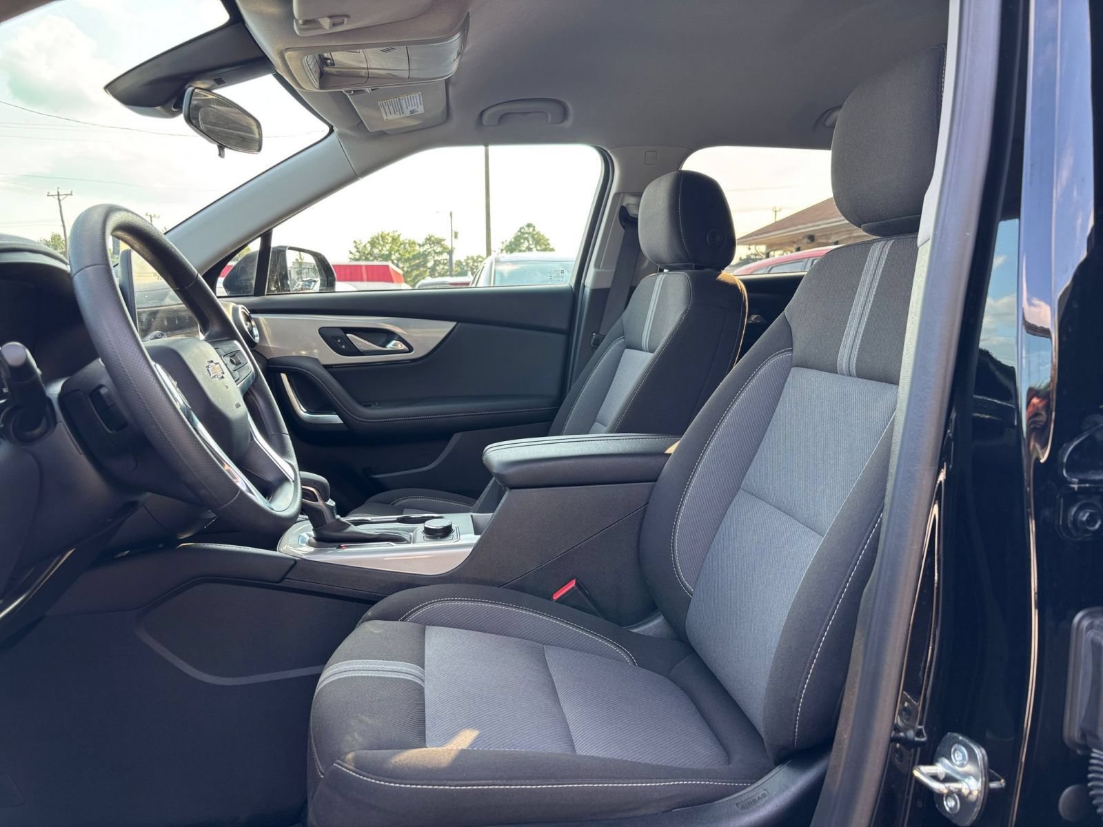 Used 2025 Chevrolet Blazer LT FWD image 27