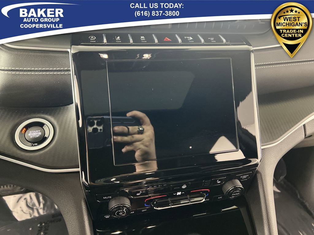 Used 2025 Jeep Grand Cherokee Altitude image 12