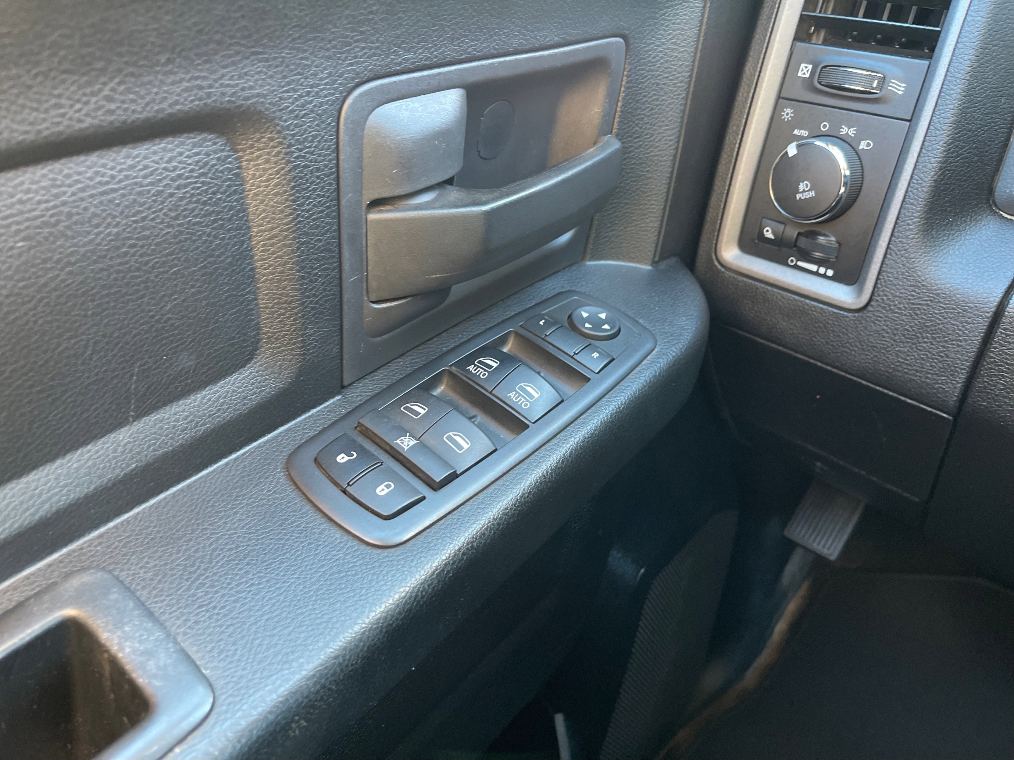 Used 2019 RAM 1500 ST w/ SXT Plus Group image 14