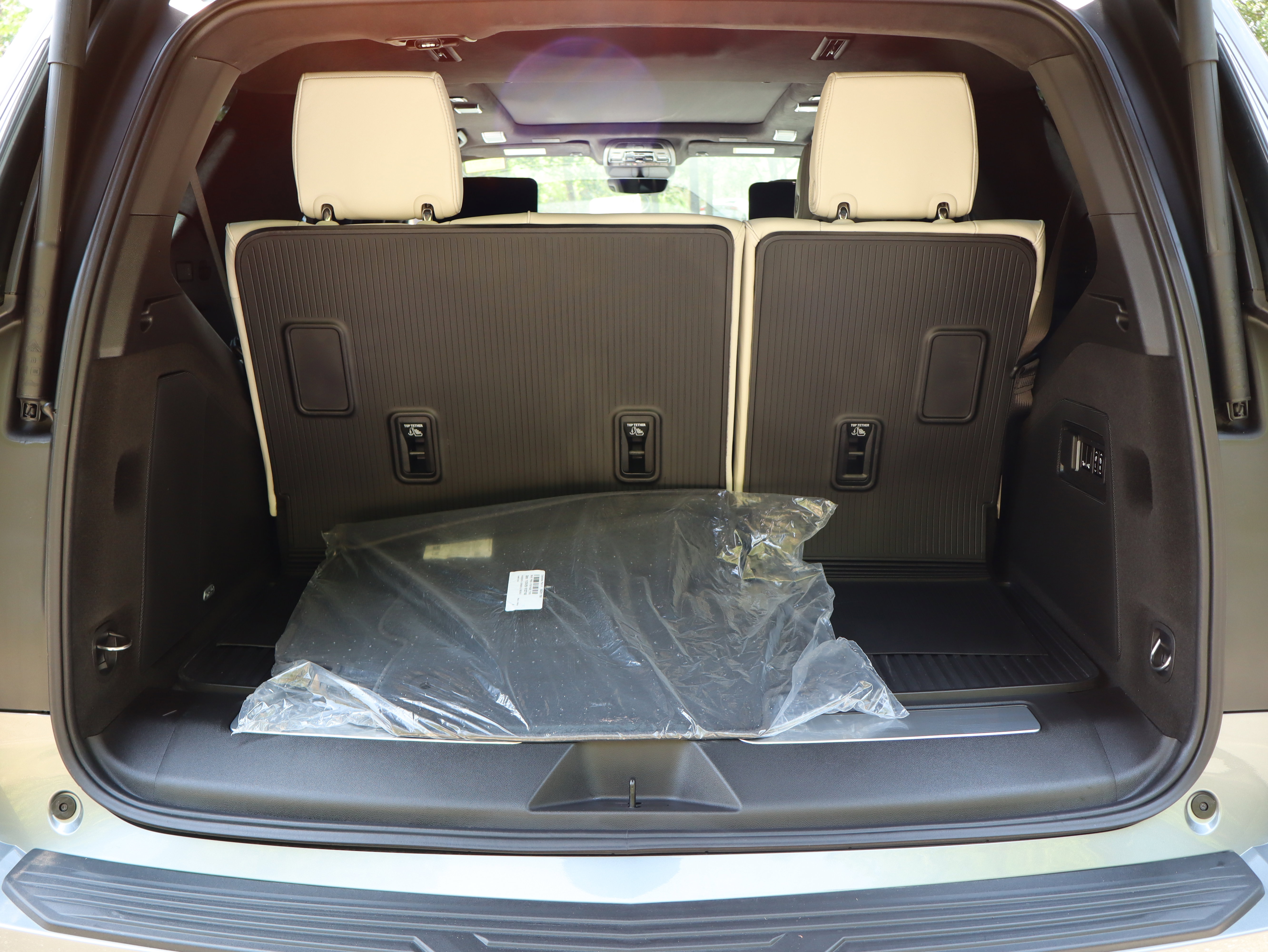 Certified 2026 Cadillac Escalade Platinum Sport w/ LPO, Floor Liner Package AWD/4WD image 47