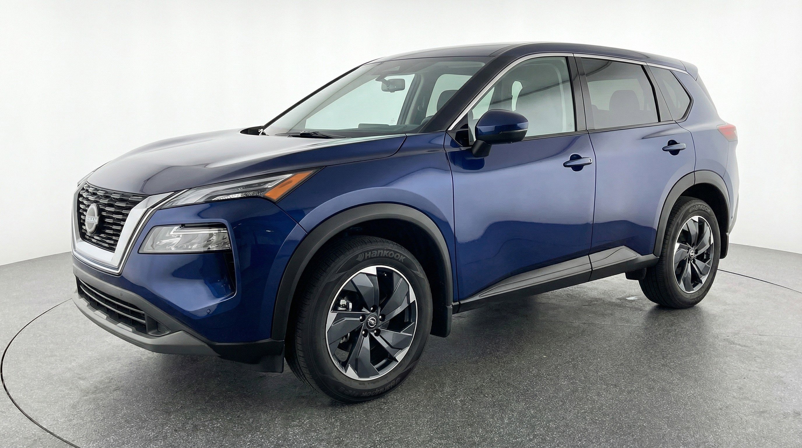 Used 2025 Nissan Rogue SV image 3