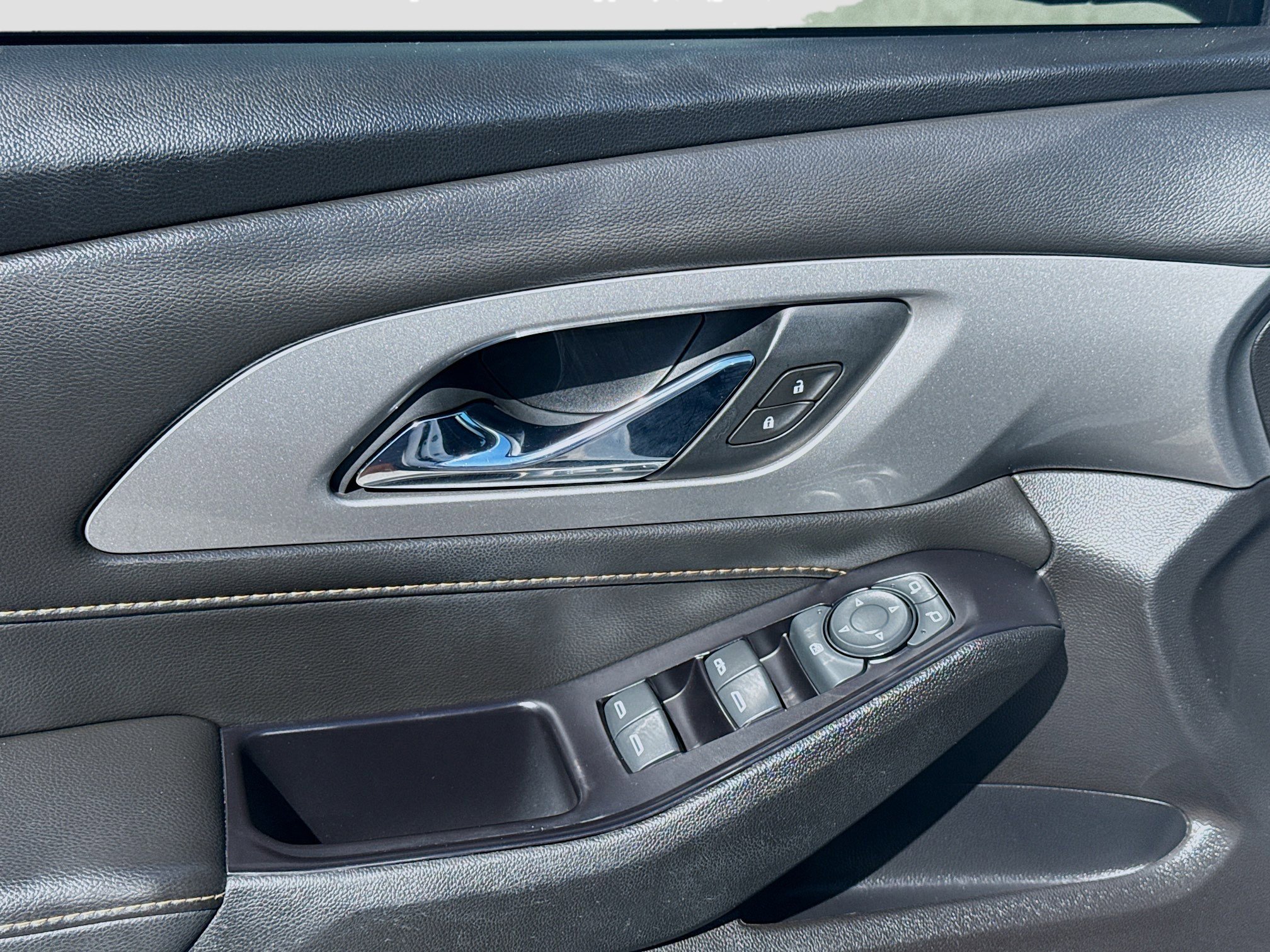 Used 2020 Chevrolet Traverse RS image 17