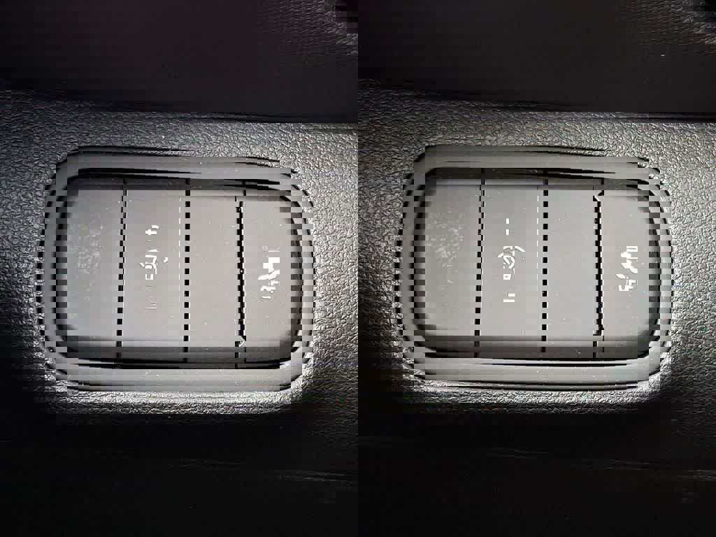 Used 2024 Hyundai Venue Limited image 23