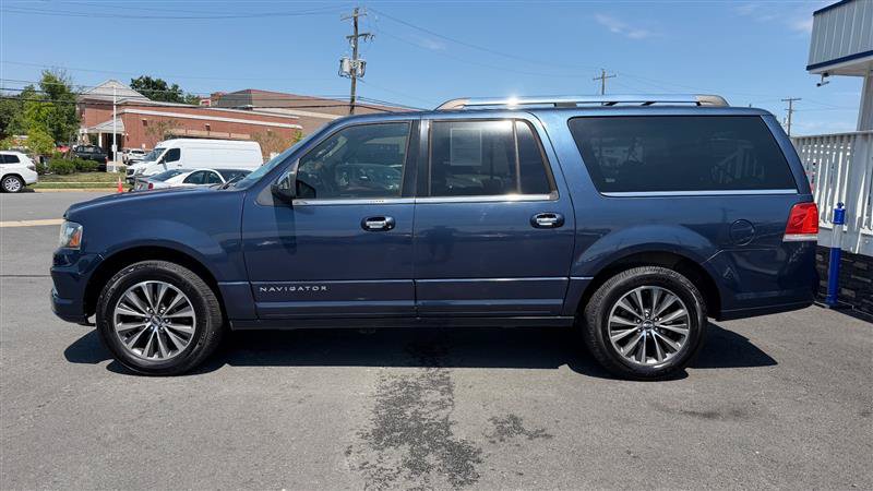 Used 2016 Lincoln Navigator L Select AWD/4WD image 3