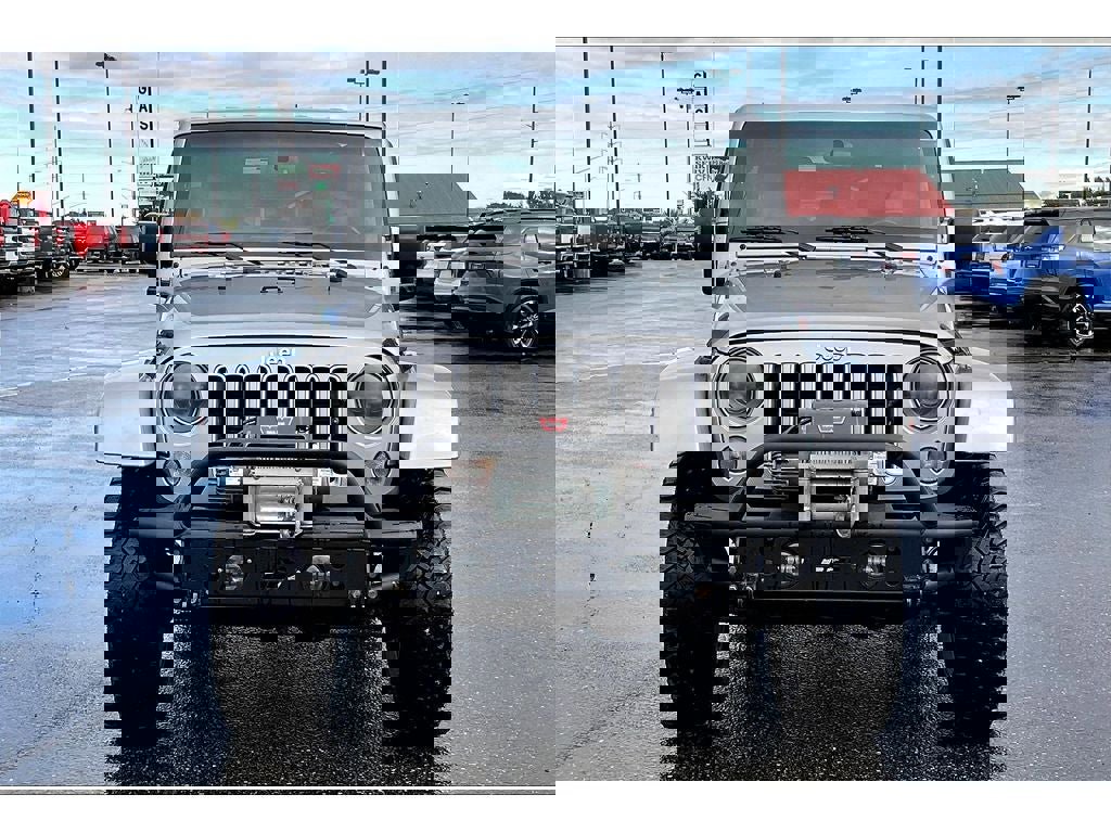 Used 2016 Jeep Wrangler Unlimited Sahara w/ Connectivity Group image 3