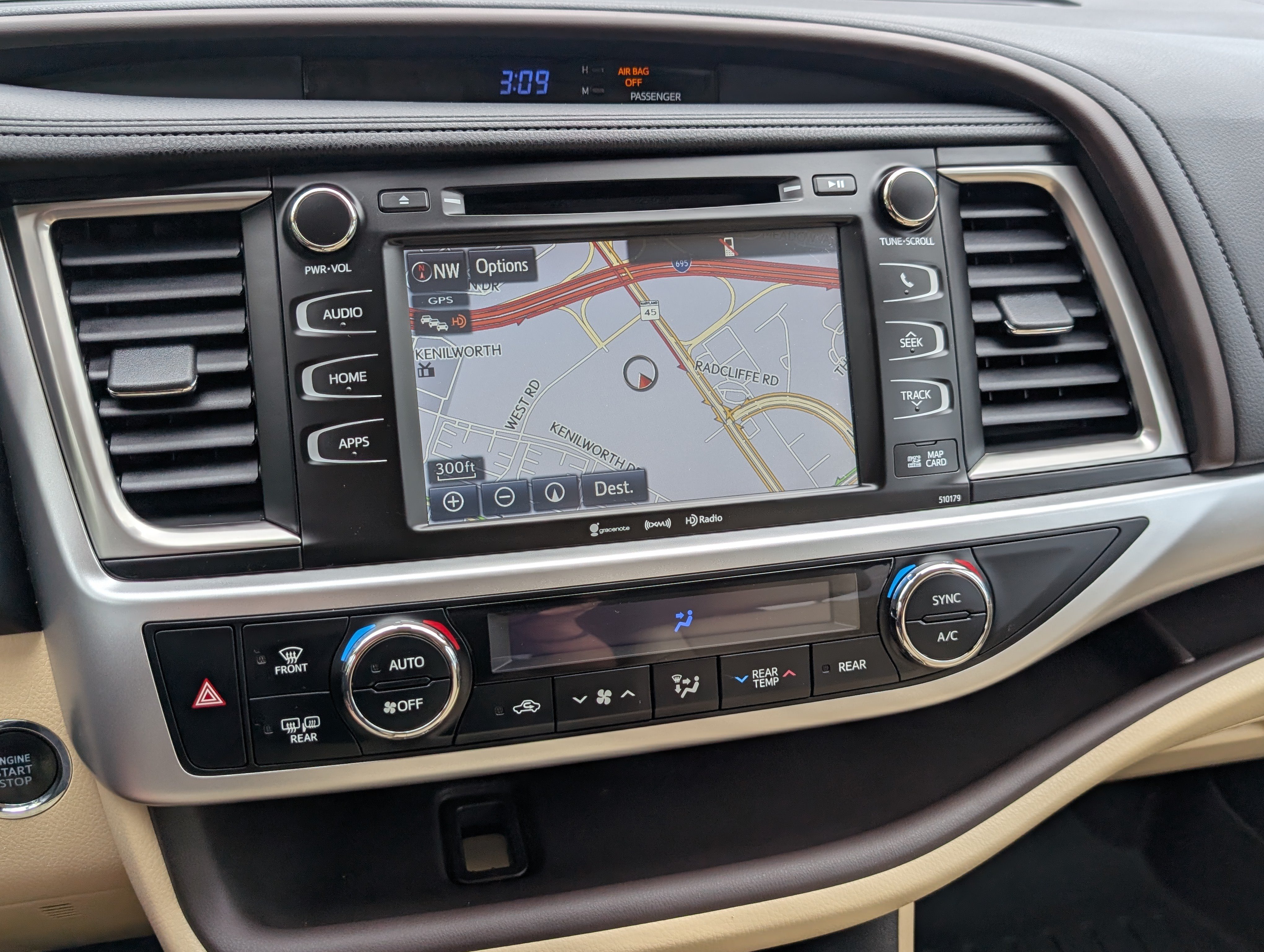 Used 2017 Toyota Highlander XLE AWD/4WD image 29