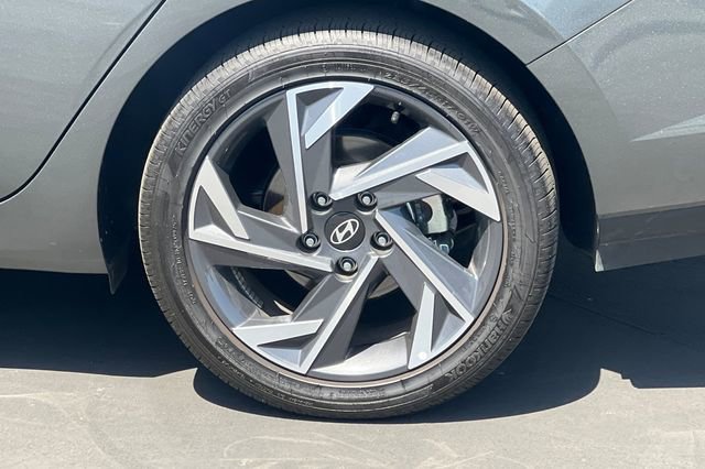 Used 2025 Hyundai Elantra SEL FWD image 34