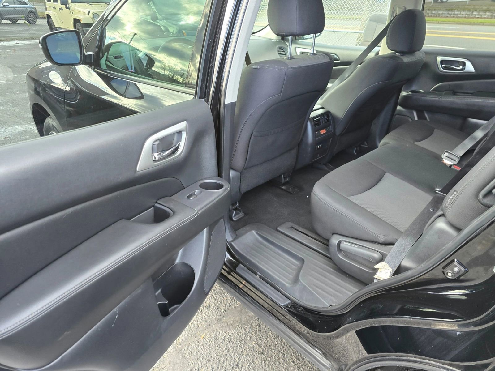Used 2019 Nissan Pathfinder S image 15