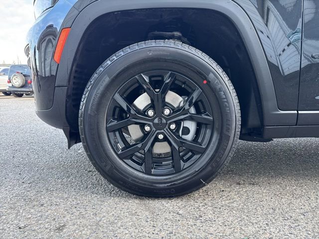 New 2026 Jeep Grand Cherokee Laredo image 9